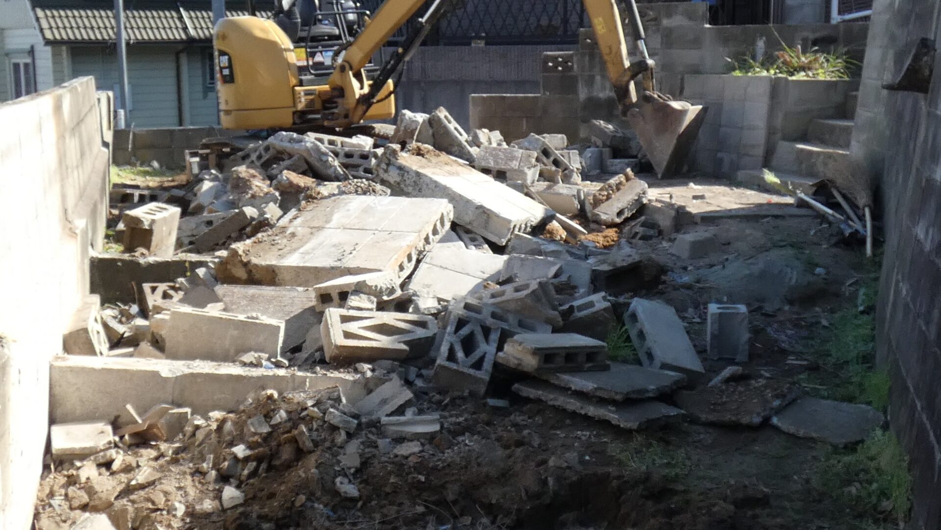 ブロック塀の撤去業者に依頼する際の手順とリフォームの選択肢