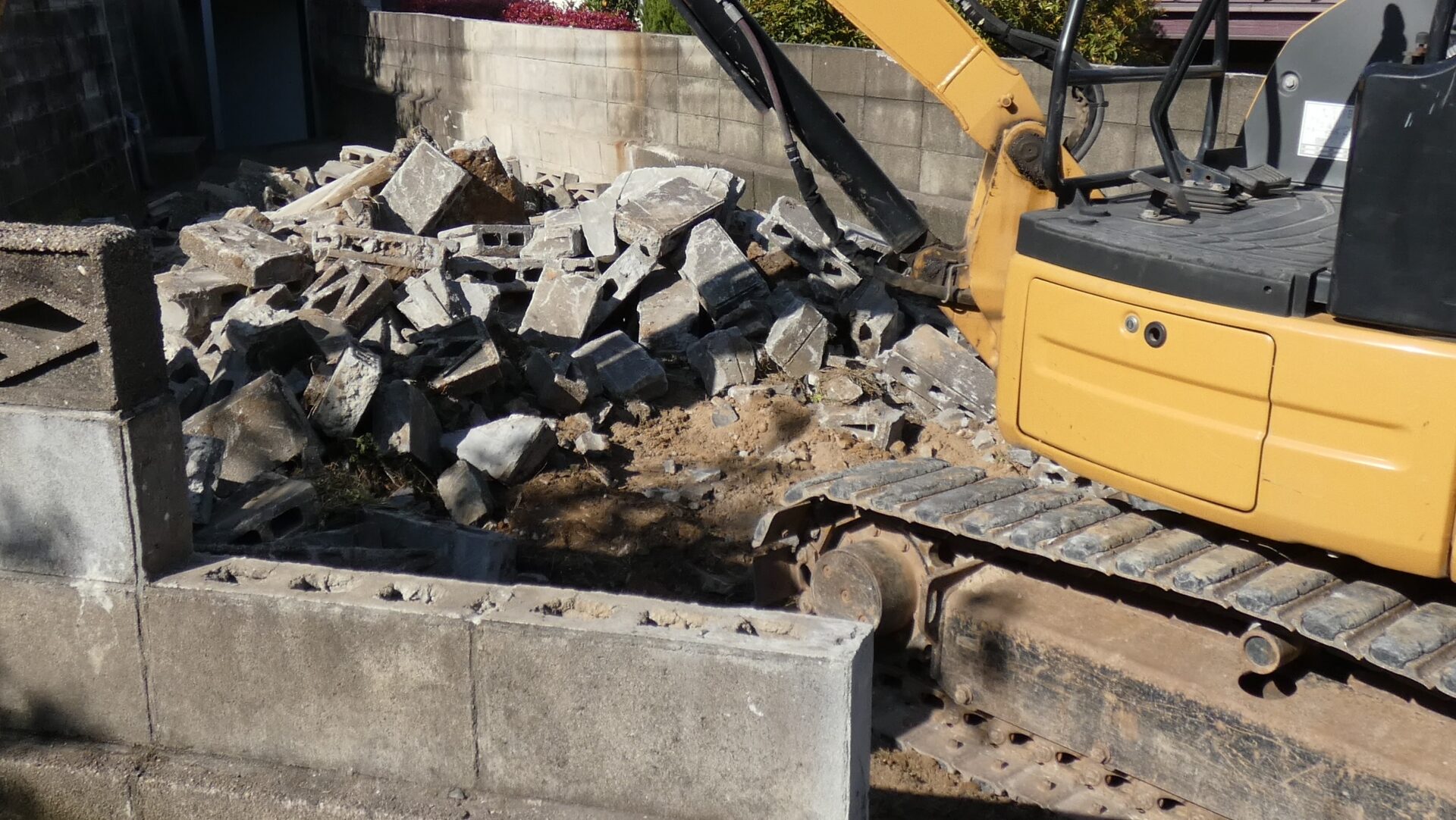 ブロック塀の解体撤去費用が変動する具体的な要因