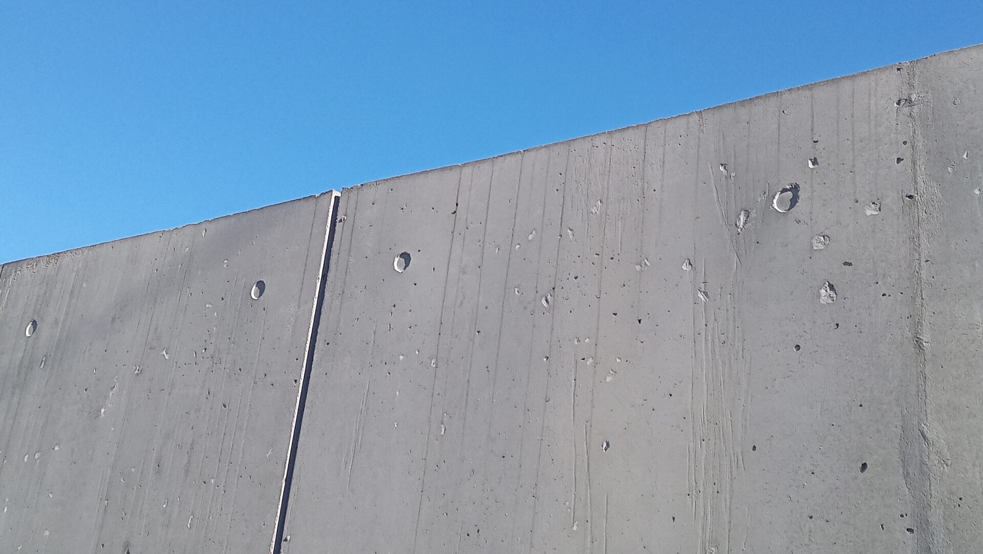 福岡での外構リフォームにコンクリート打ち放し塀を選ぶメリット