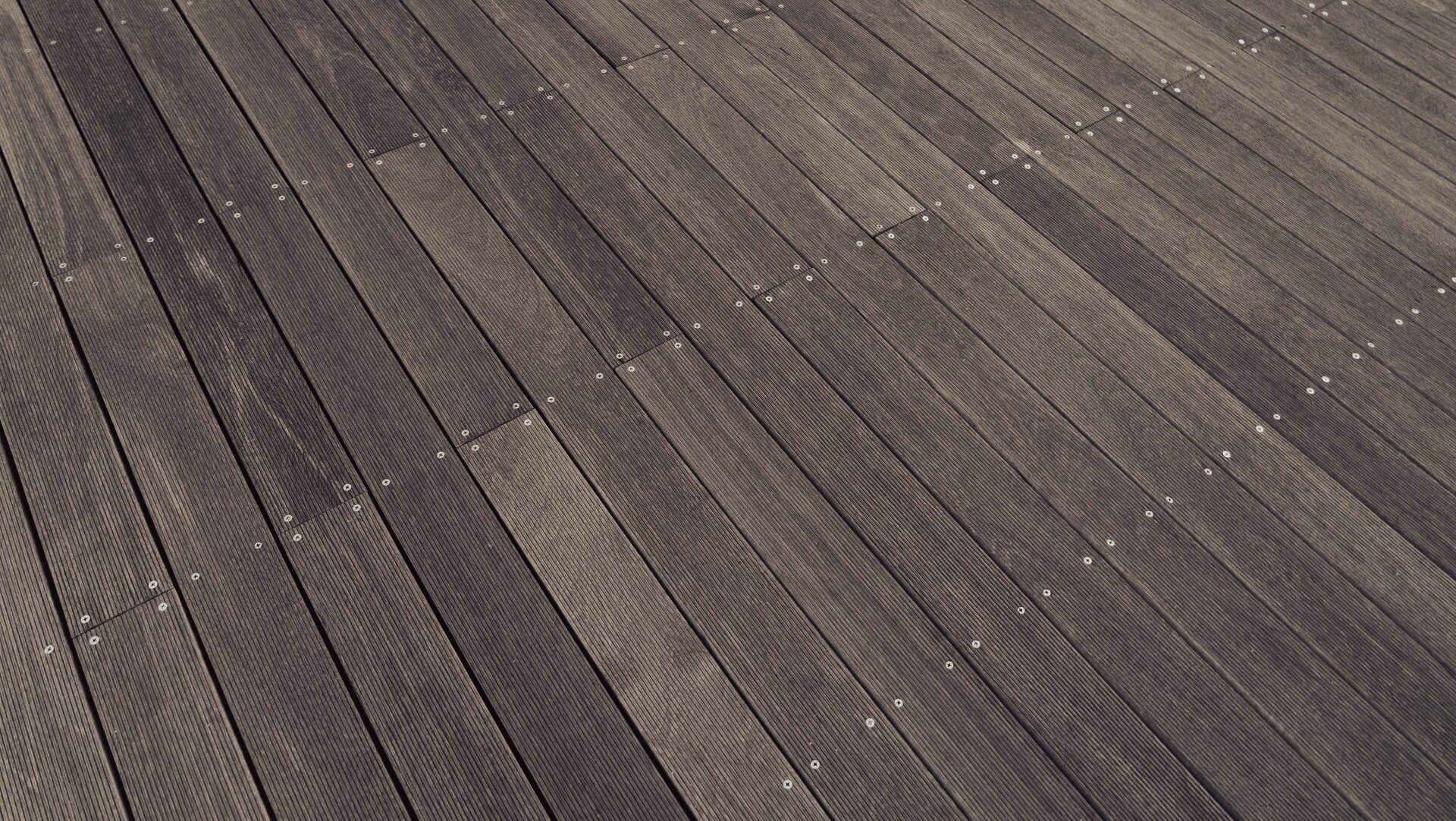 徹底比較!タイルデッキvsウッドデッキのメリット・デメリット