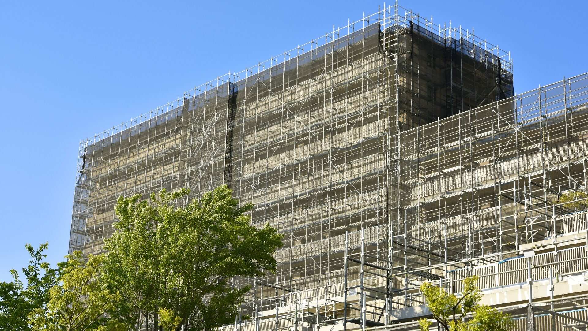 マンション外壁の塗装にかかる費用相場と内訳の詳細