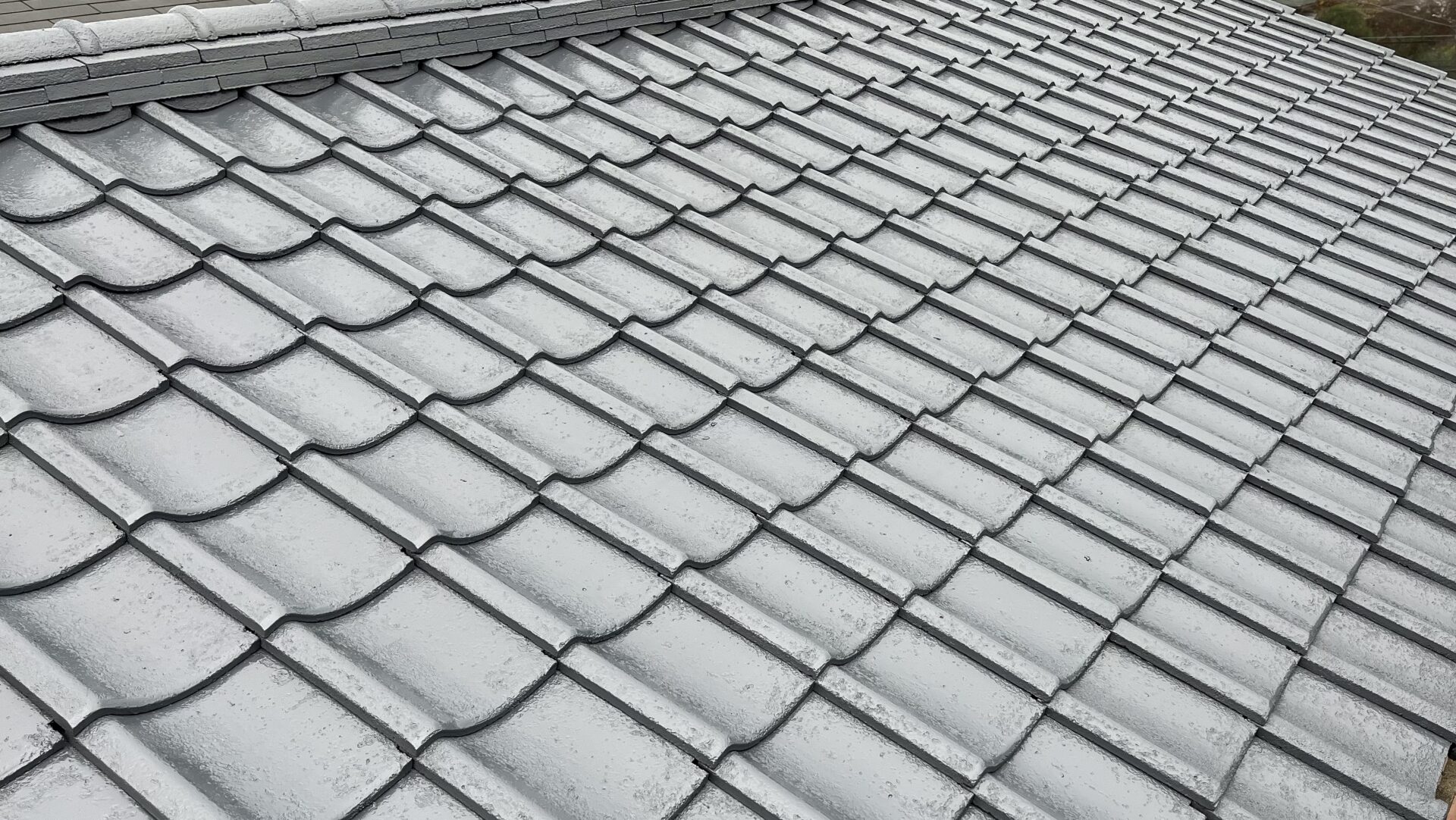 塗料の種類で変わる屋根瓦の塗装の費用相場