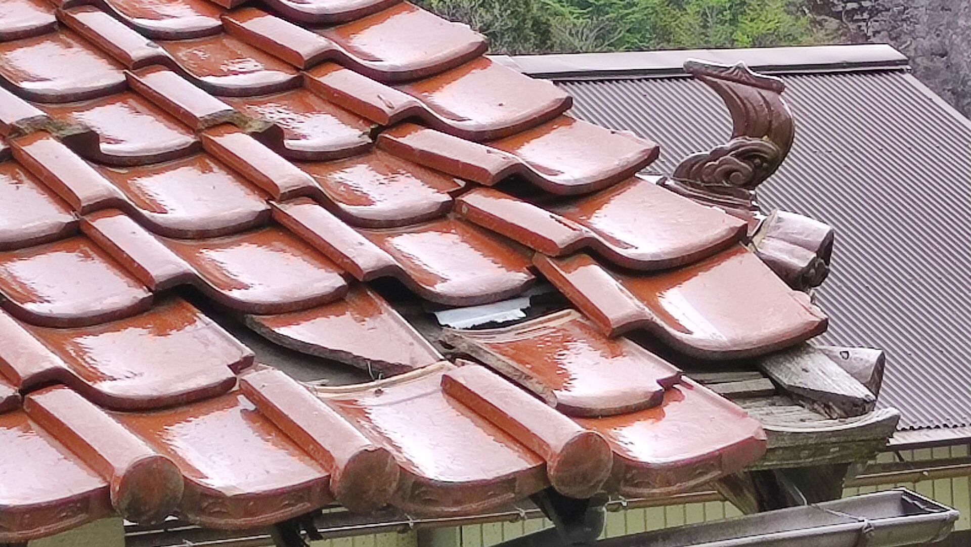 屋根瓦のずれ修理費用の内訳と工法の違い