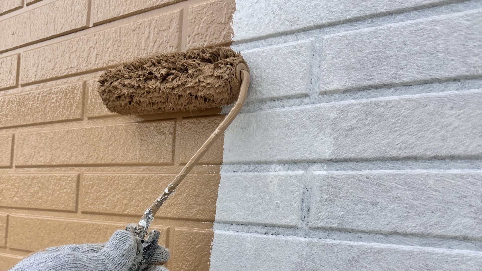 20坪3階建ての外壁塗装相場を左右する塗料選び