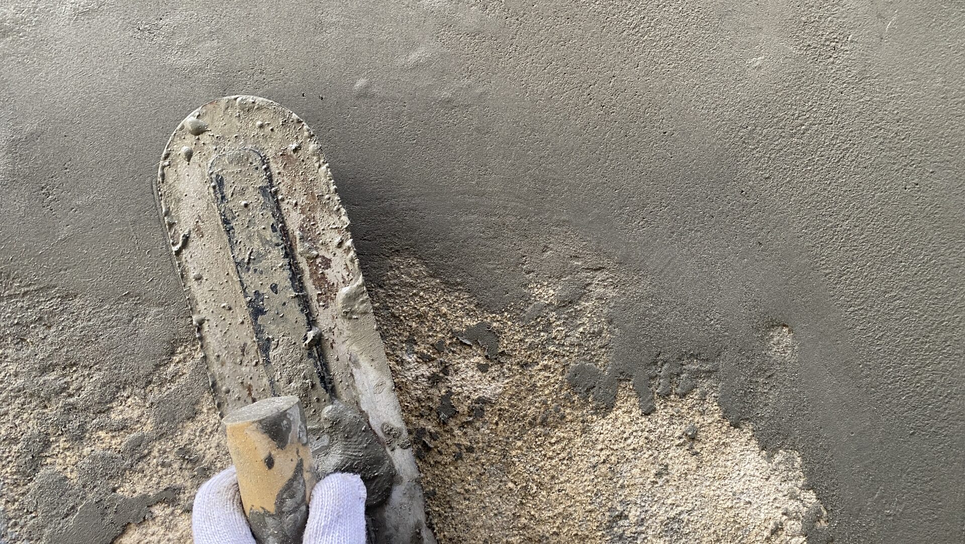 外壁をモルタル左官仕上げにするメリットと知っておくべきデメリット