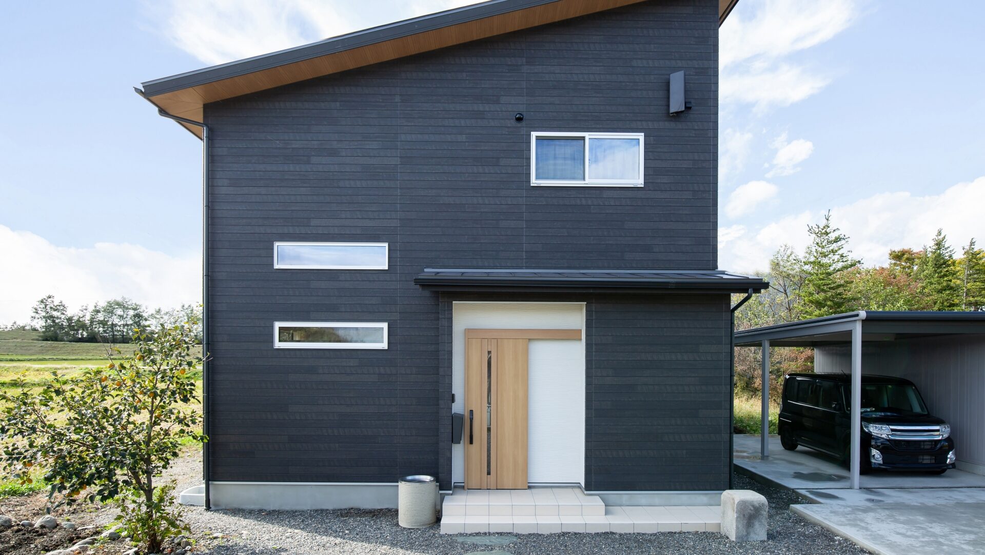 外壁の玄関だけ違う色を選ぶ際の失敗しないポイント