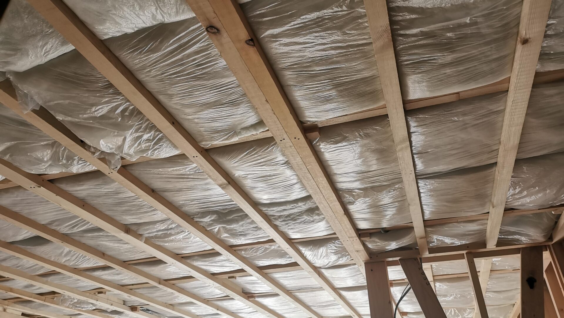 屋根の断熱リフォームで使用される主な断熱材の比較