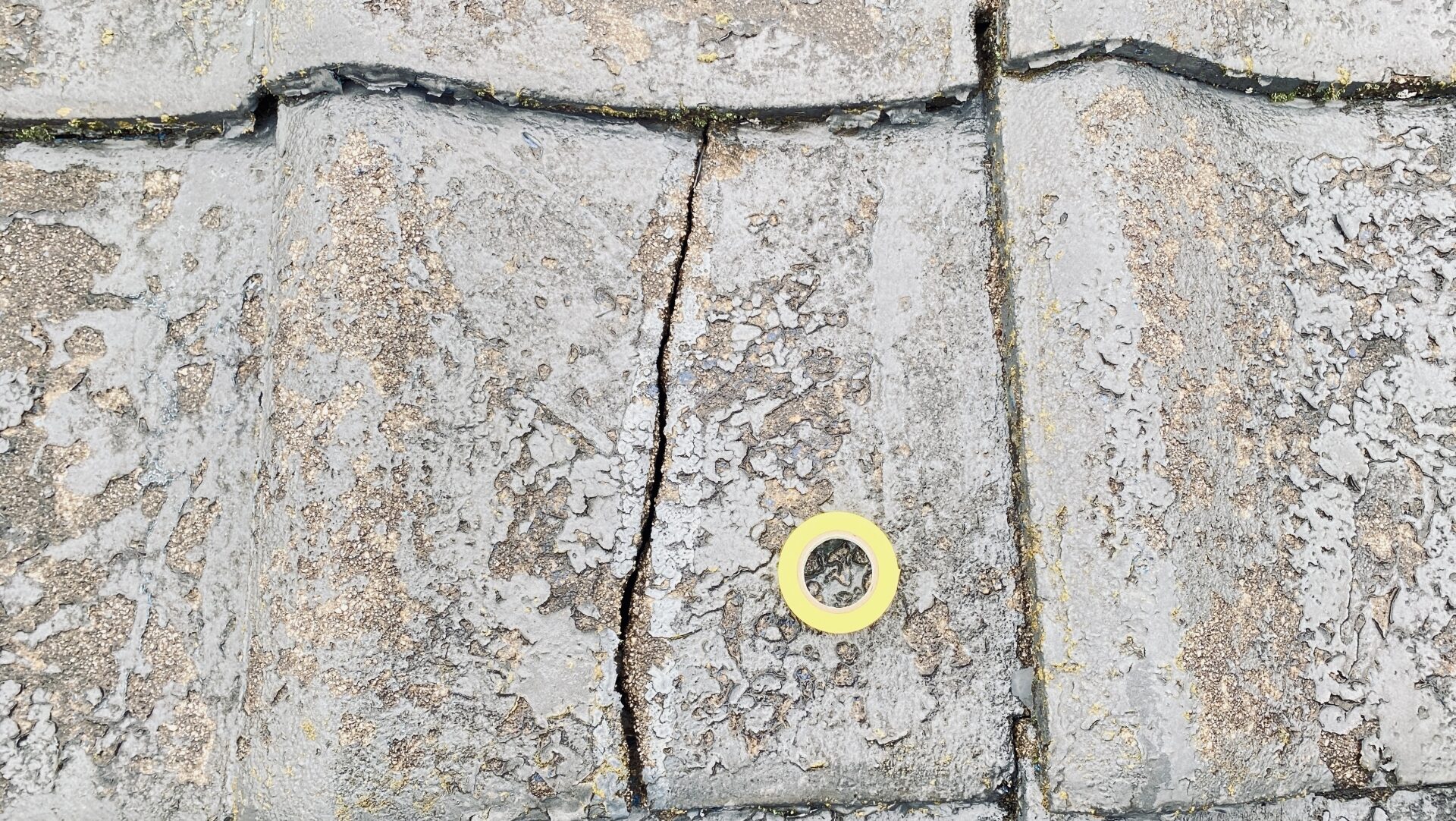 屋根瓦の葺き替えが必要なサイン！タイミングを見極めて修繕費を節約