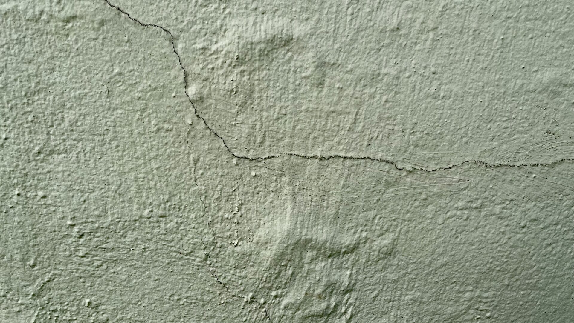 外壁の爆裂とはどう見分ける?放置厳禁のサインをチェック