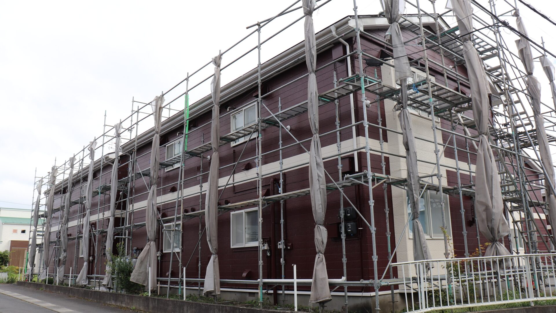 アパート外壁塗装の相場に含まれる詳細な工程と費用内訳