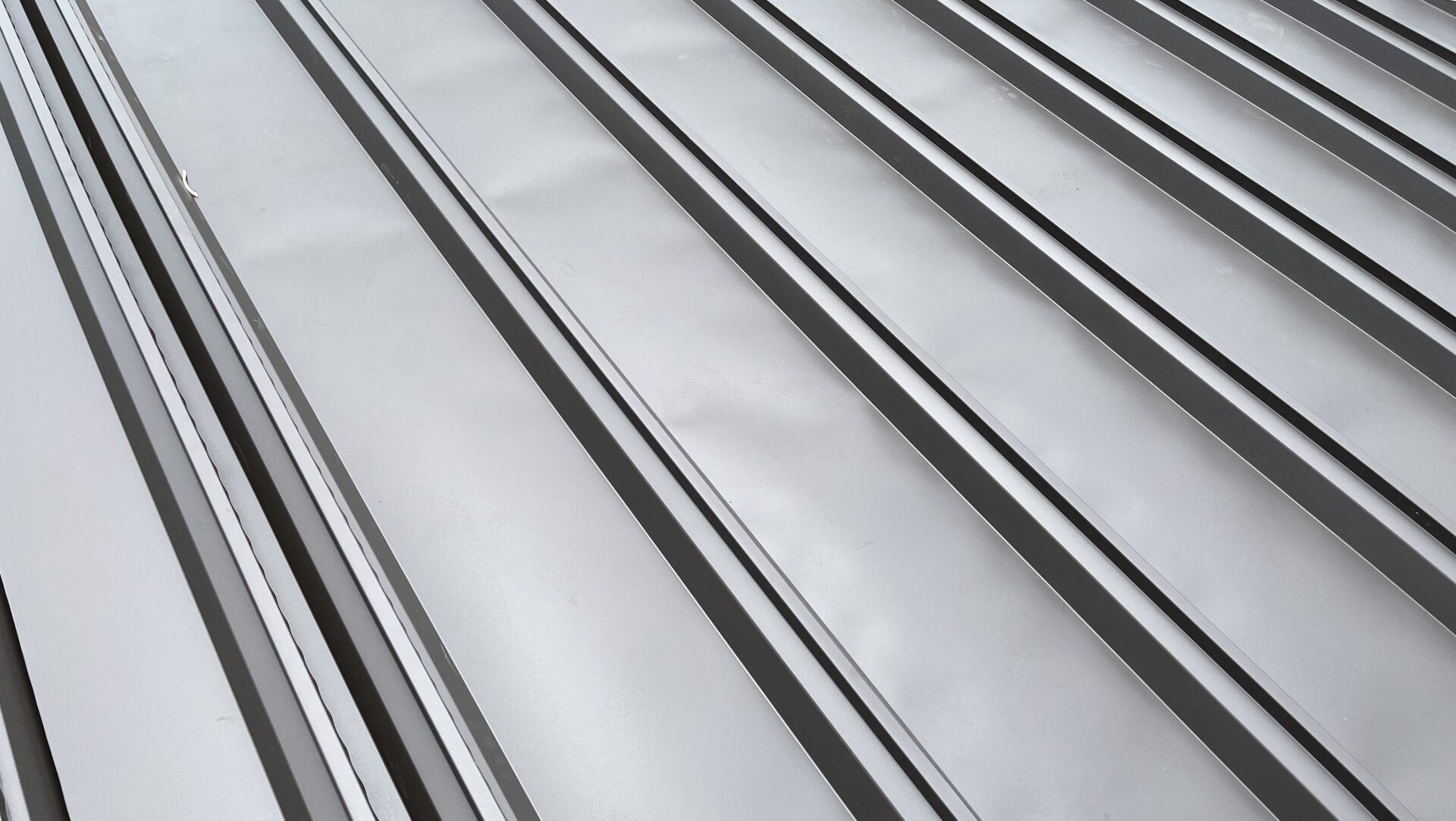 福岡での屋根カバー工法の費用相場と内訳の詳細