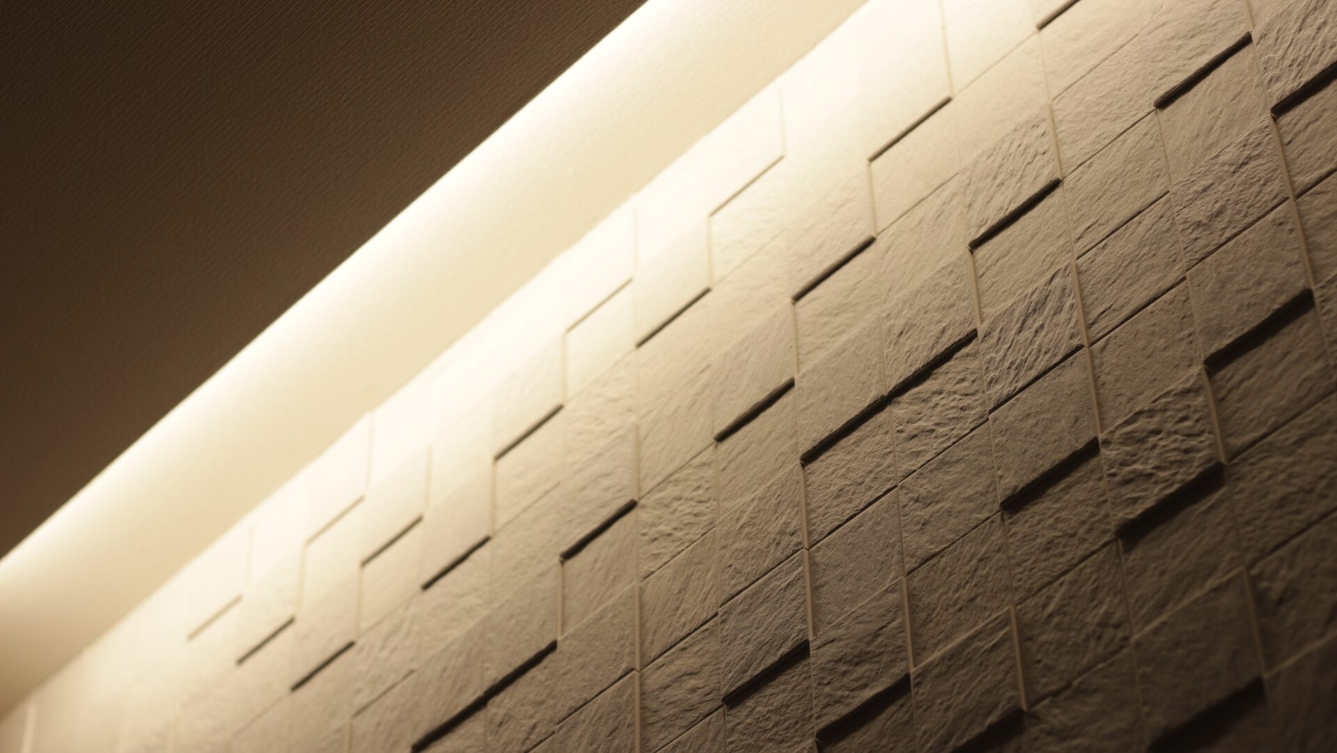 福岡の住まいに最適な玄関のアクセントクロスの機能性