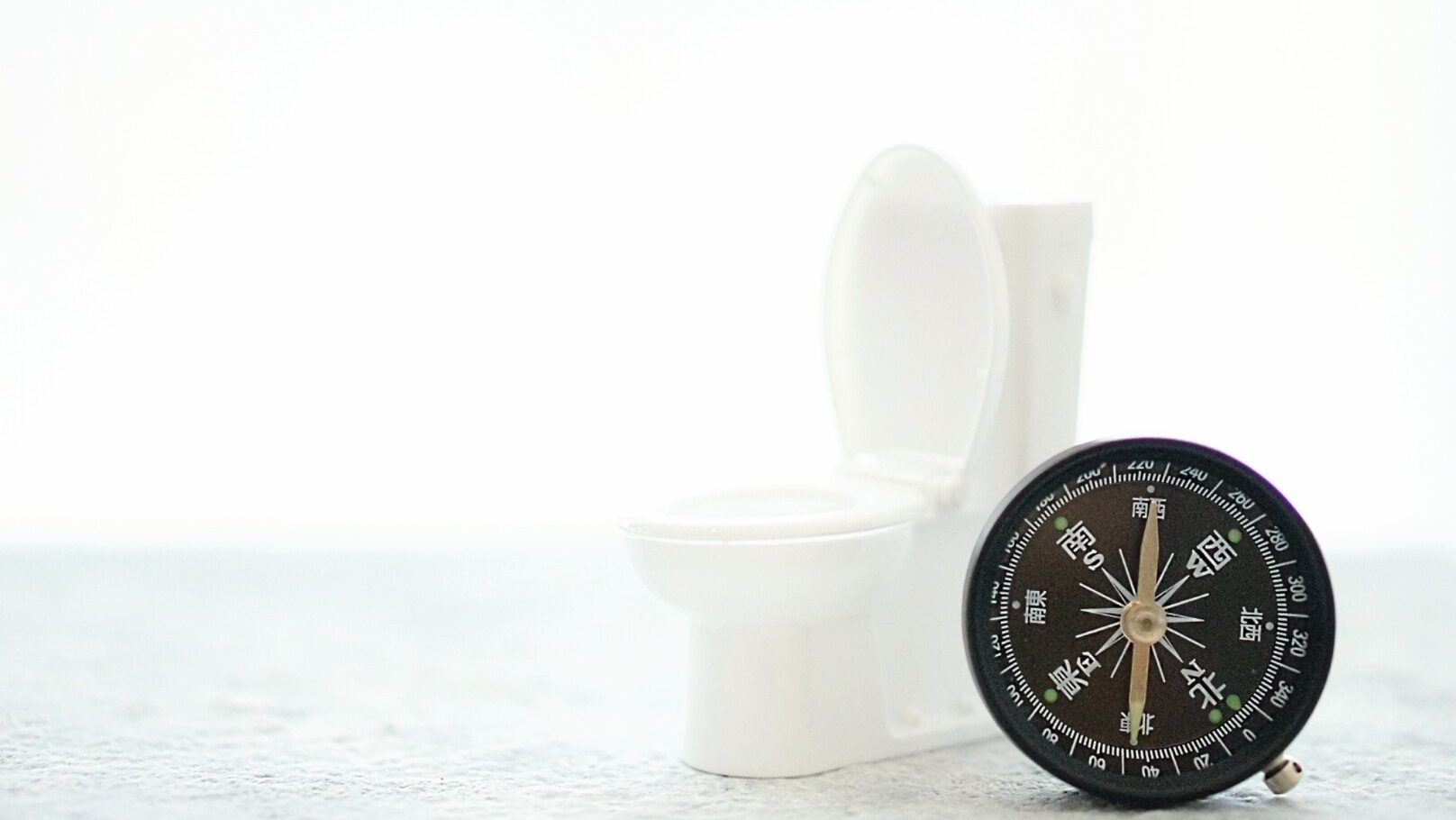 方角別で選ぶトイレの壁紙風水カラーガイド