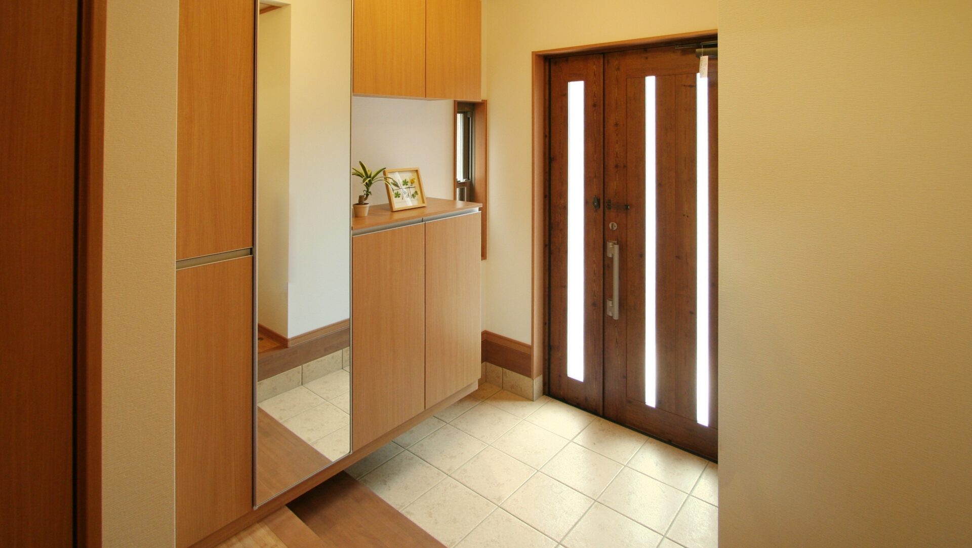 玄関タイルリフォームの費用を決定づけるタイルの種類と選び方