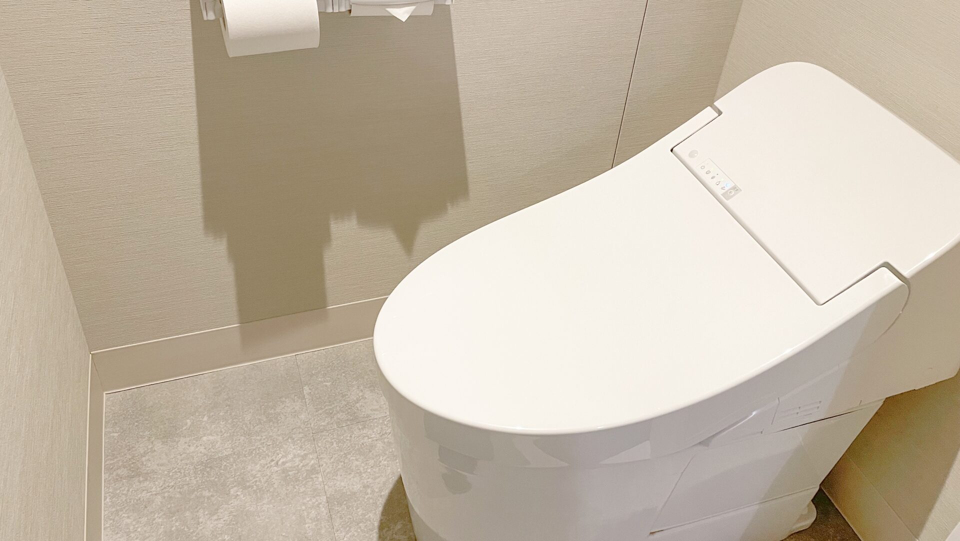 後悔しないトイレの便器選び！主要メーカーの最新機能比較