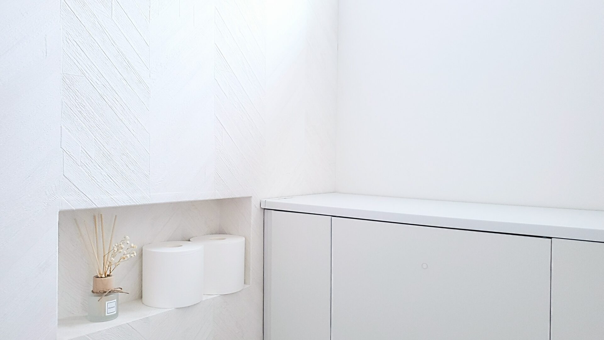 トイレの壁紙張り替えにかかる工事期間と流れ