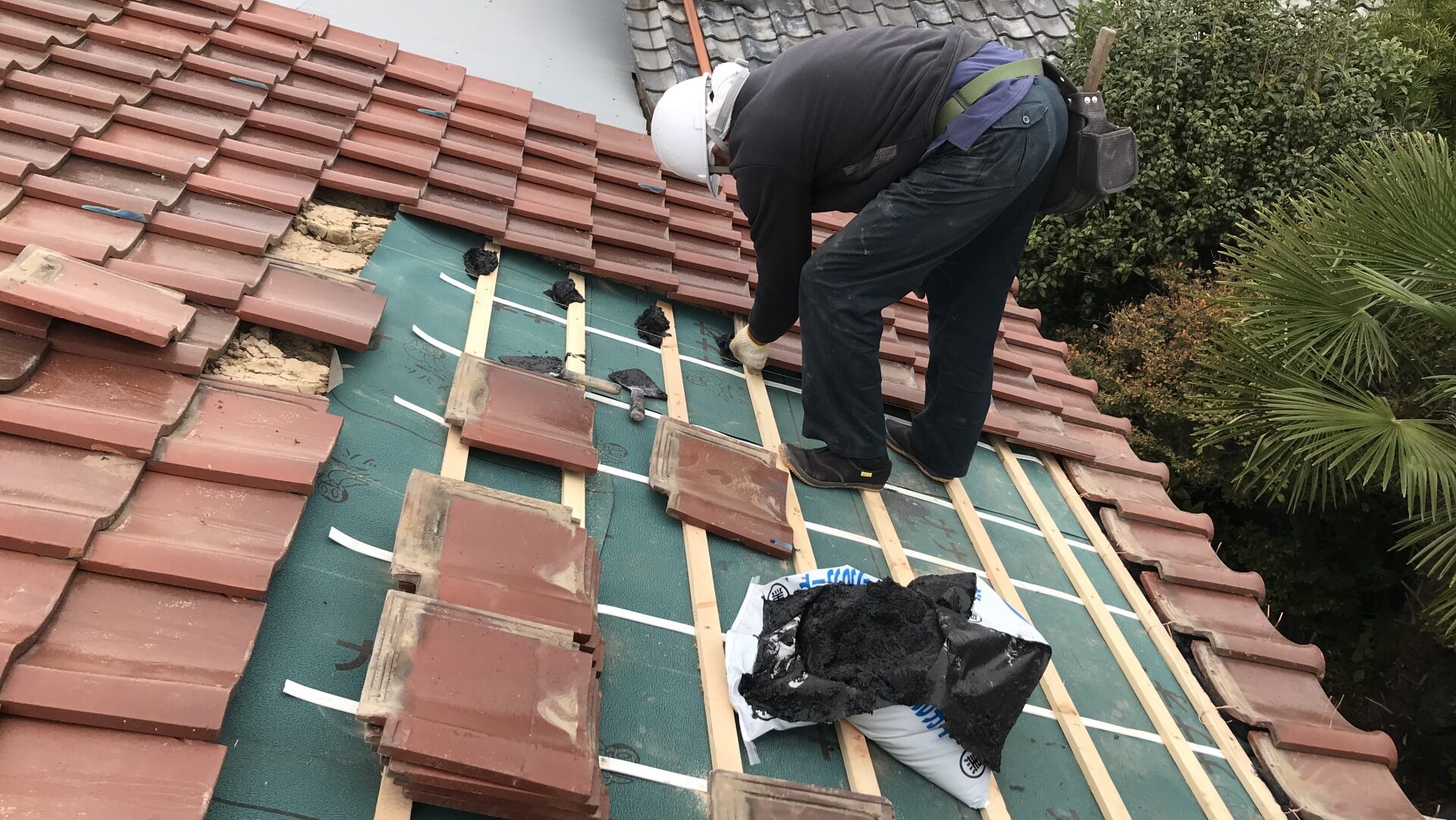 福岡で屋根瓦の葺き直し費用を抑えて賢くリフォームする方法