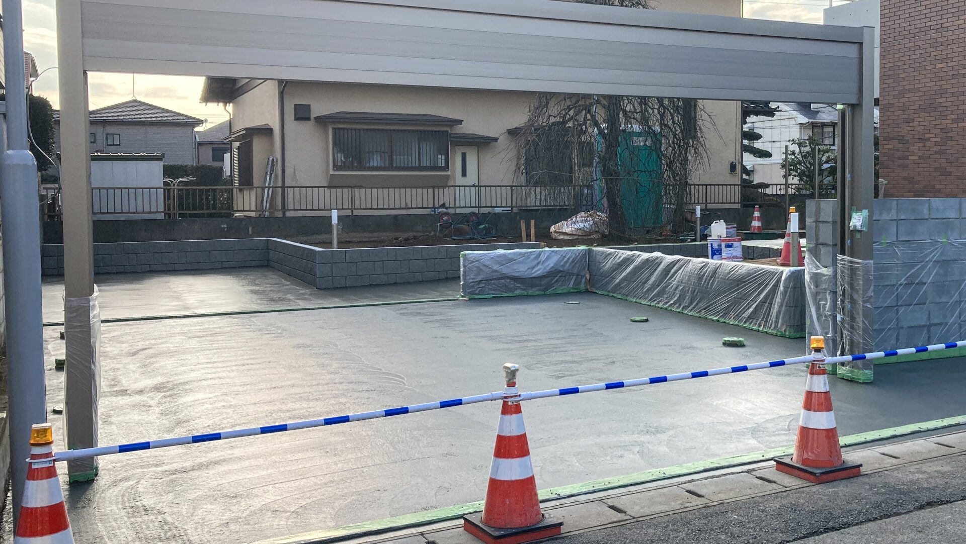 コンクリートの養生期間とは？いつから車を駐車できる？