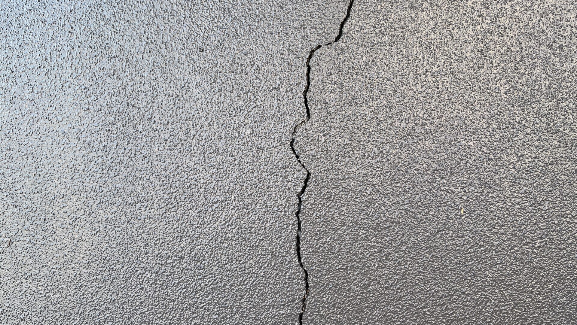 危険度をチェック！爆裂とひび割れの見分け方